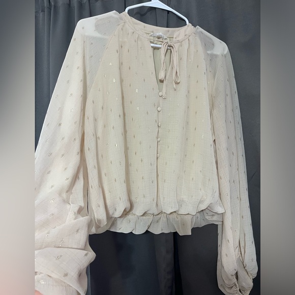 Cream blouse with gold detailing! ✨ - Picture 4 of 6